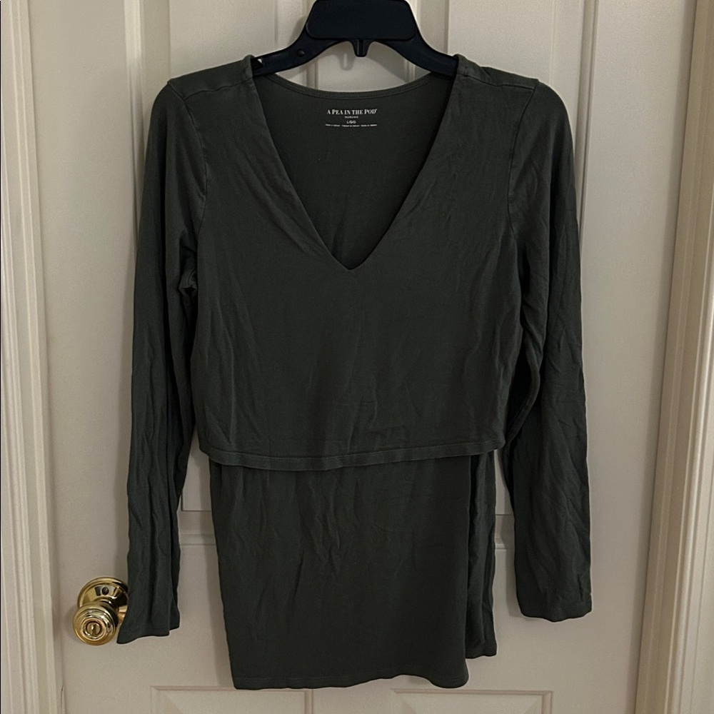 A Pea in the Pod Dark Green V-Neck Top size L